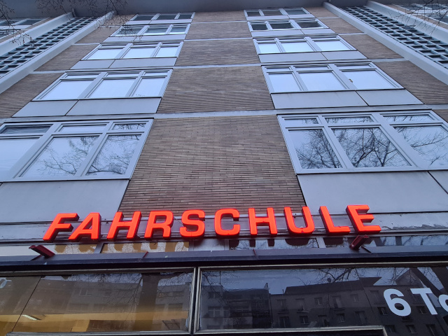 Fahrschule in einem Hochhaus in Berlin