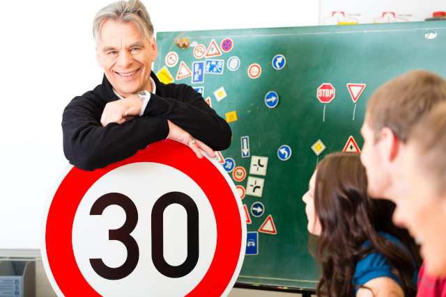 Theoretischer Unterricht in einer Fahrschule in Berlin
